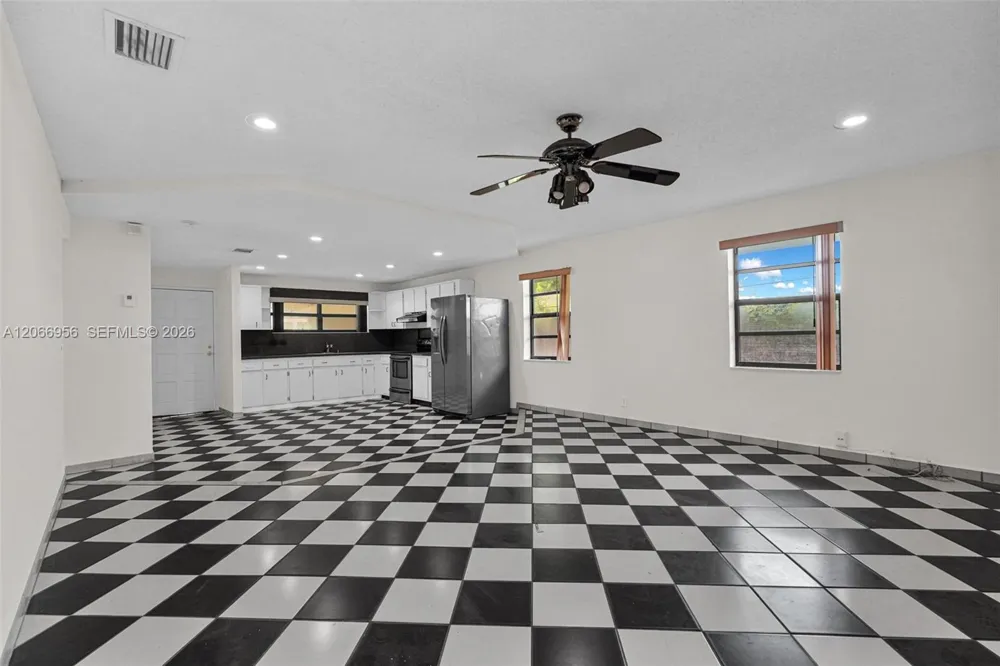 81 NW 41st St #2 Miami, FL 33127