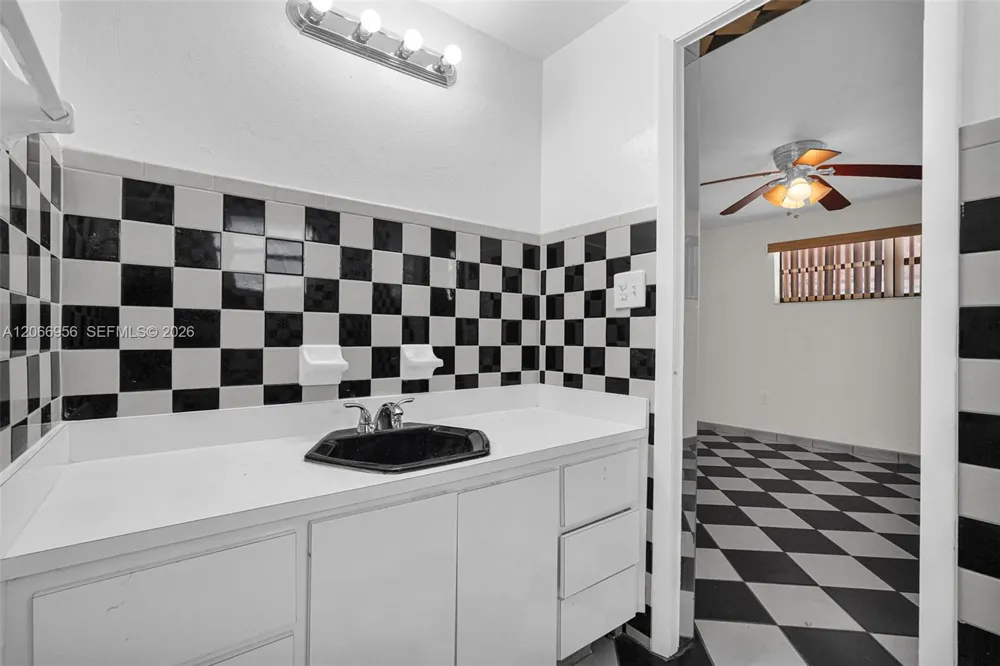 81 NW 41st St #2 Miami, FL 33127