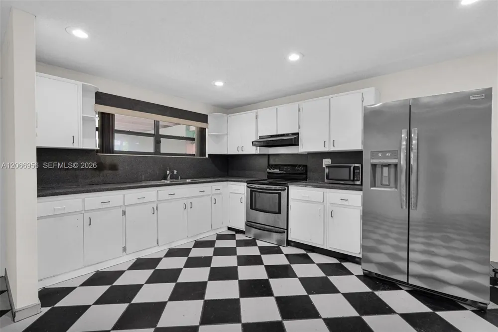 81 NW 41st St #2 Miami, FL 33127