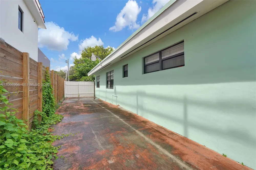 81 NW 41st St #2 Miami, FL 33127