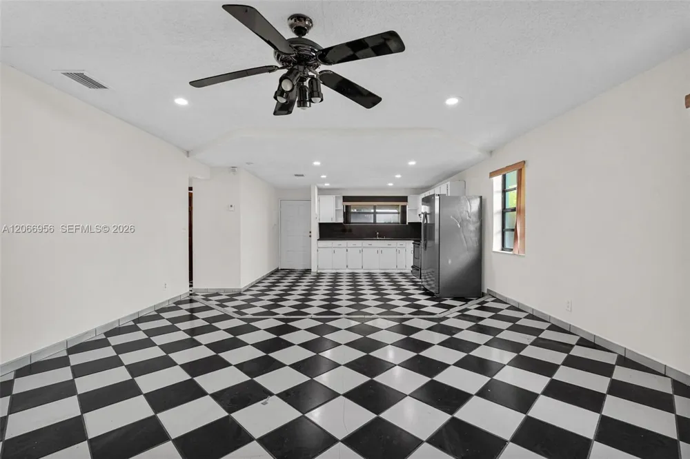 81 NW 41st St #2 Miami, FL 33127
