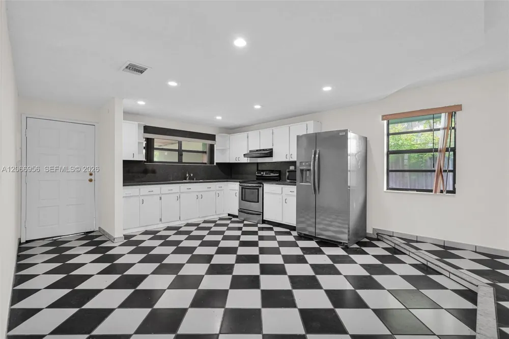 81 NW 41st St #2 Miami, FL 33127