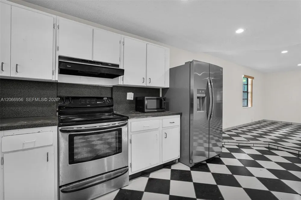 81 NW 41st St #2 Miami, FL 33127