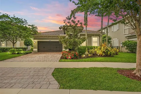 8550 Lakeside Bnd