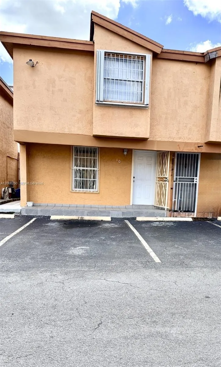 1701 W 42nd Pl #10 Hialeah, FL 33012