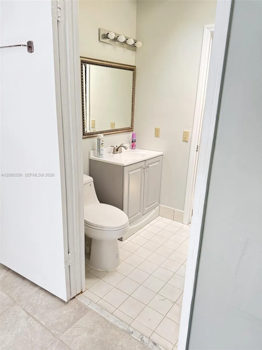 1701 W 42nd Pl #10 Hialeah, FL 33012