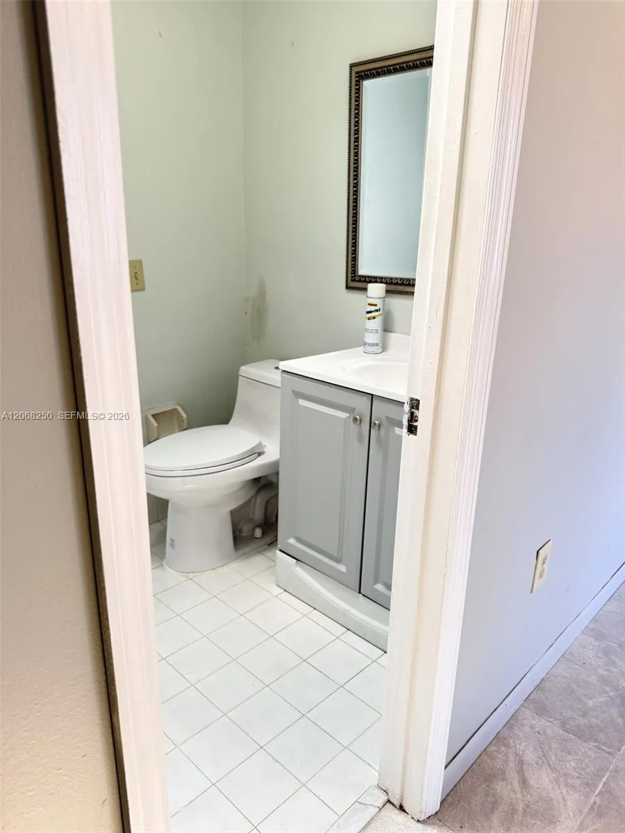 1701 W 42nd Pl #10 Hialeah, FL 33012