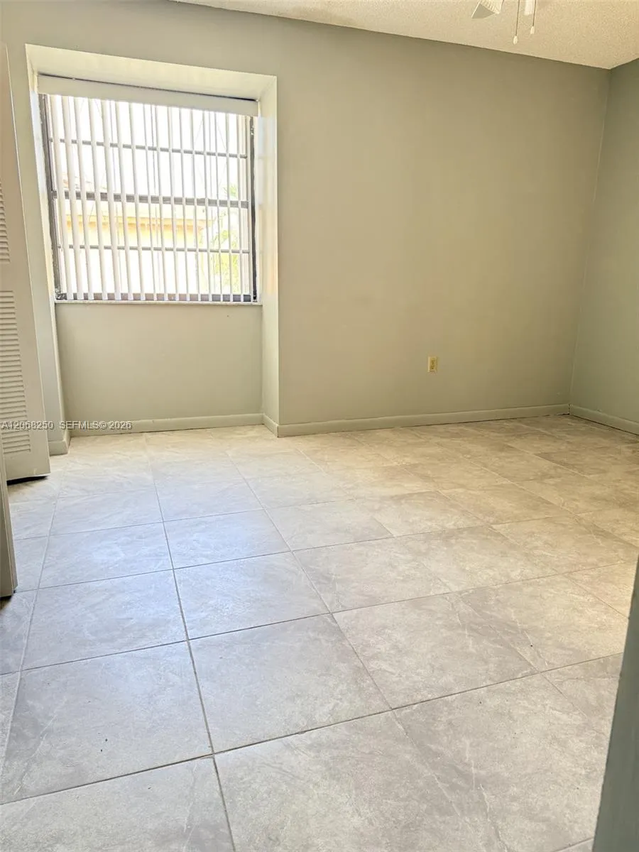 1701 W 42nd Pl #10 Hialeah, FL 33012