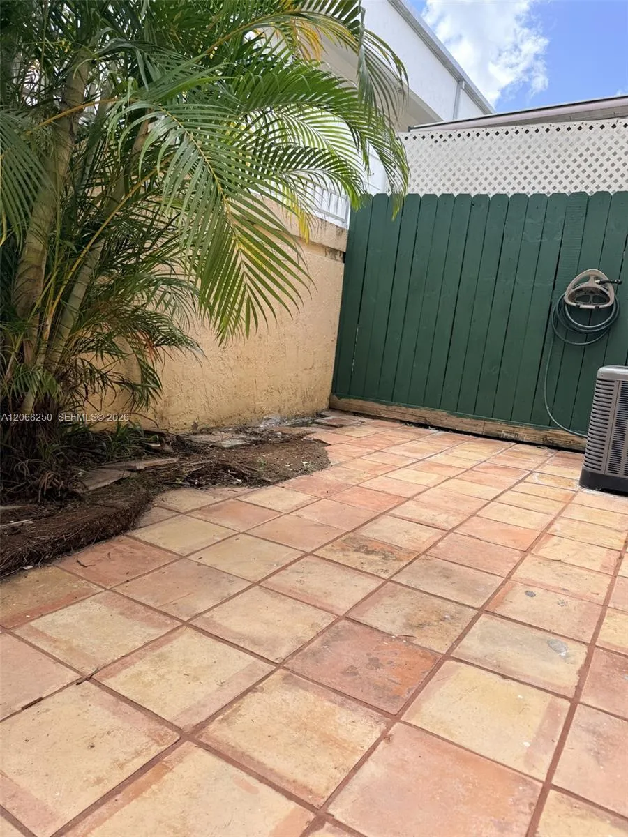 1701 W 42nd Pl #10 Hialeah, FL 33012
