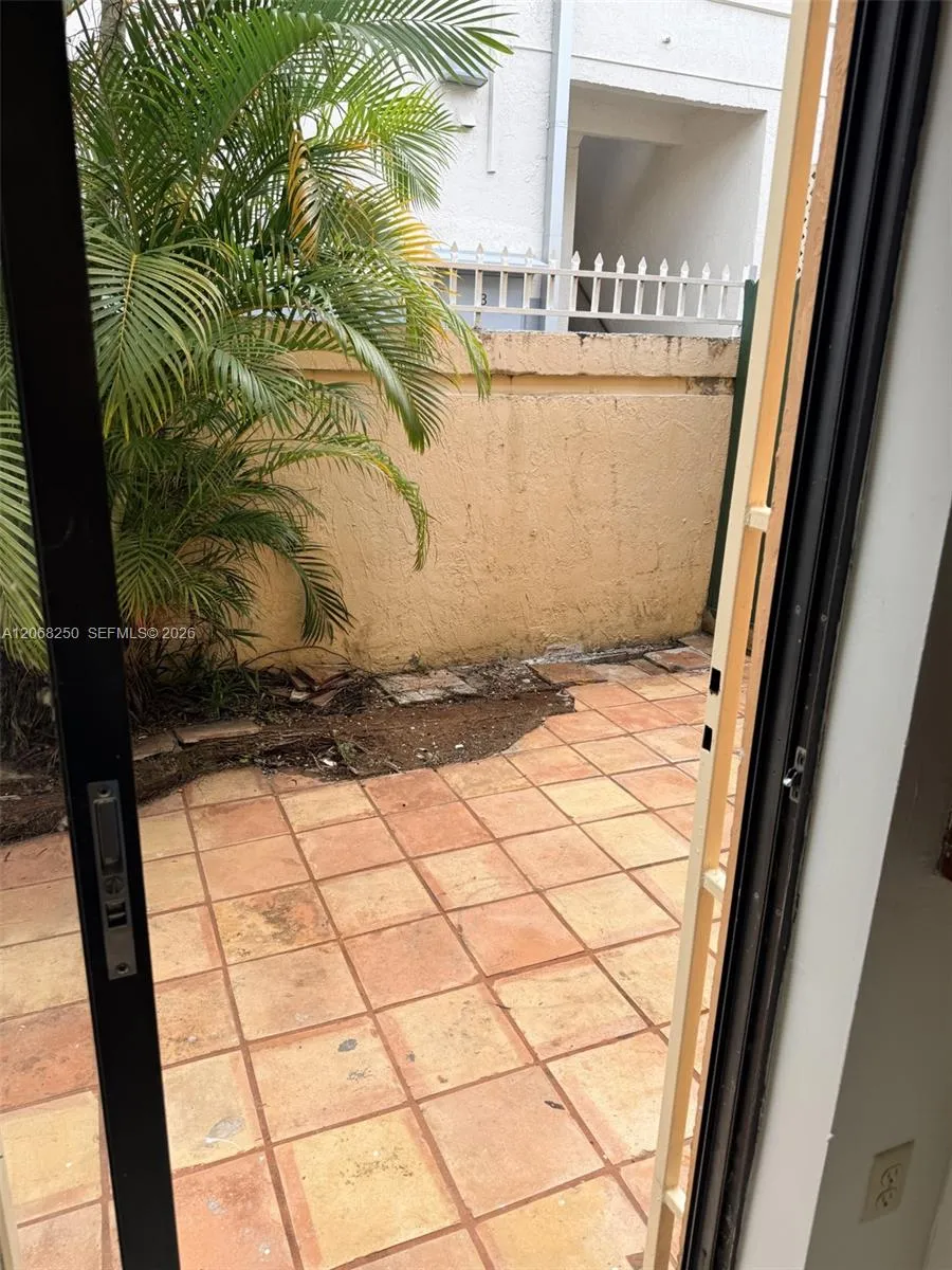 1701 W 42nd Pl #10 Hialeah, FL 33012