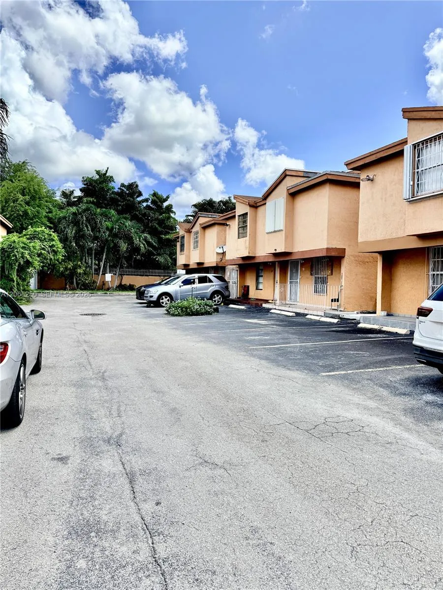 1701 W 42nd Pl #10 Hialeah, FL 33012