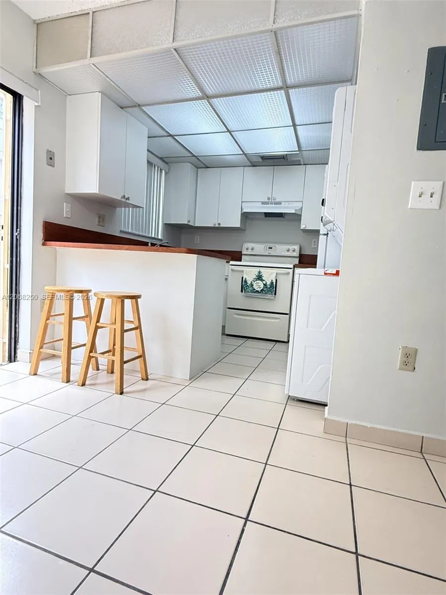 1701 W 42nd Pl #10 Hialeah, FL 33012