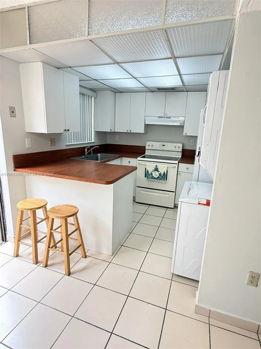 1701 W 42nd Pl #10 Hialeah, FL 33012
