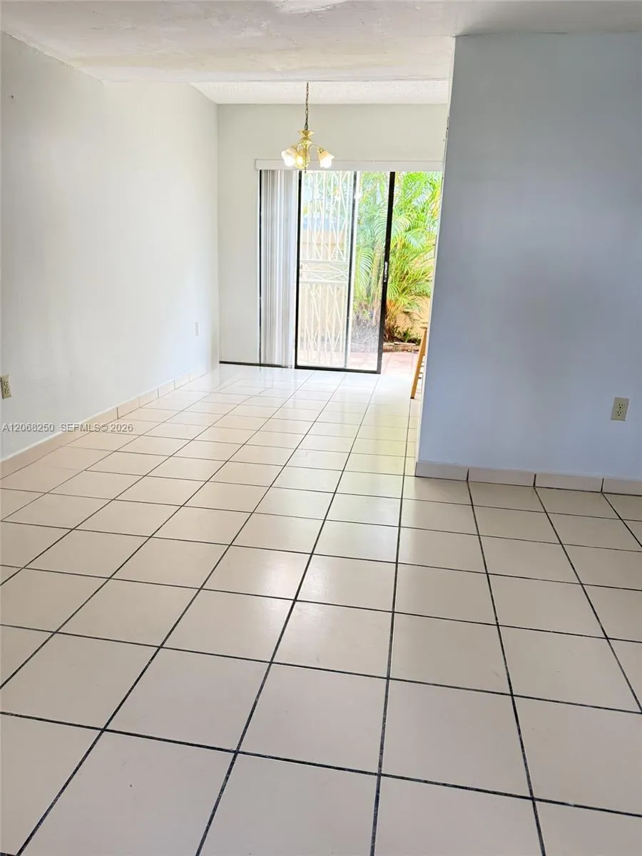 1701 W 42nd Pl #10 Hialeah, FL 33012