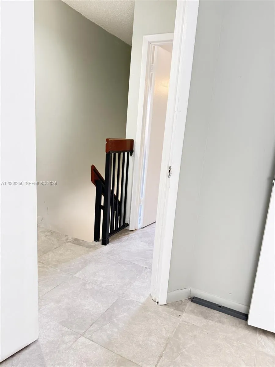 1701 W 42nd Pl #10 Hialeah, FL 33012