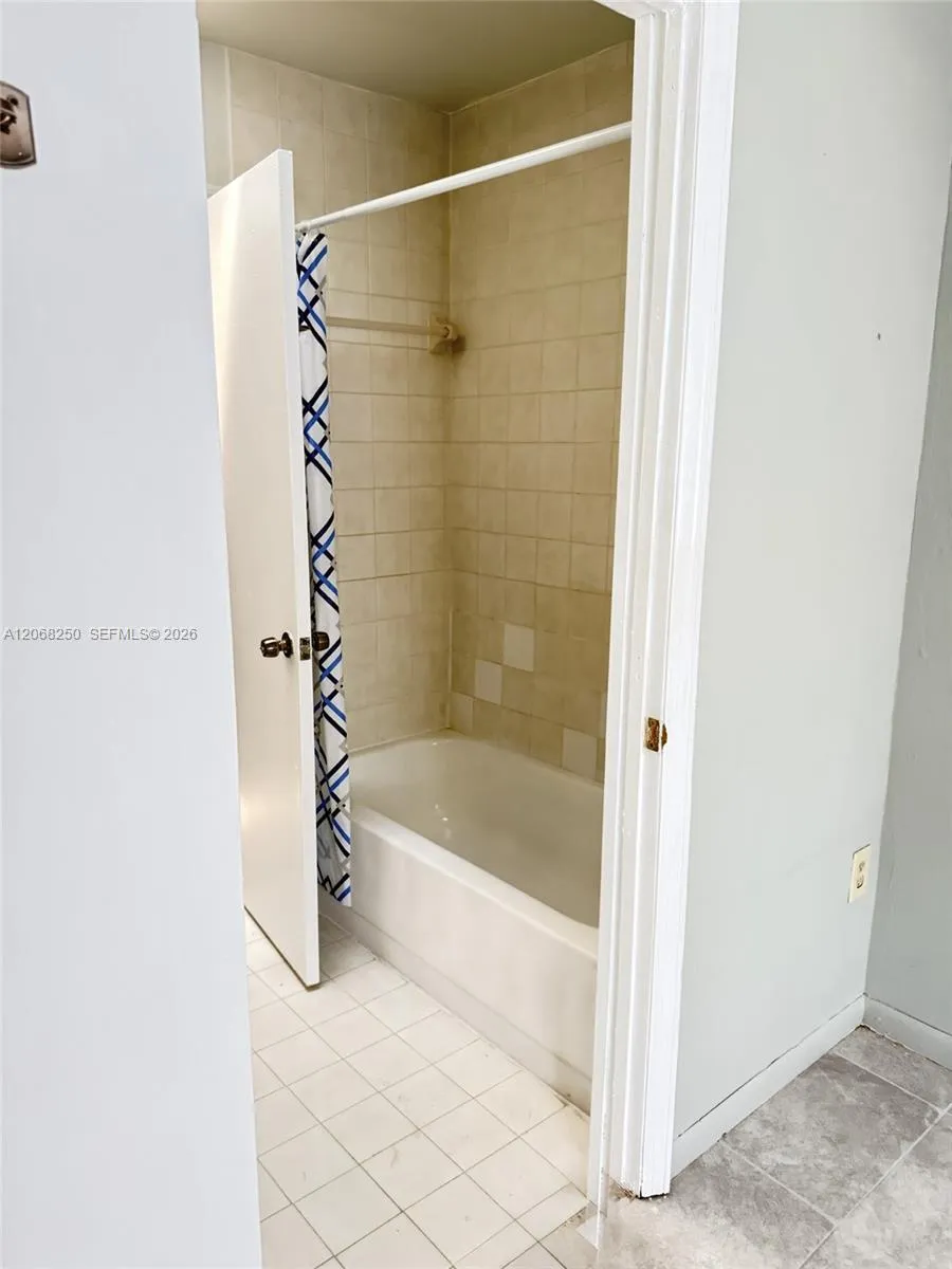 1701 W 42nd Pl #10 Hialeah, FL 33012