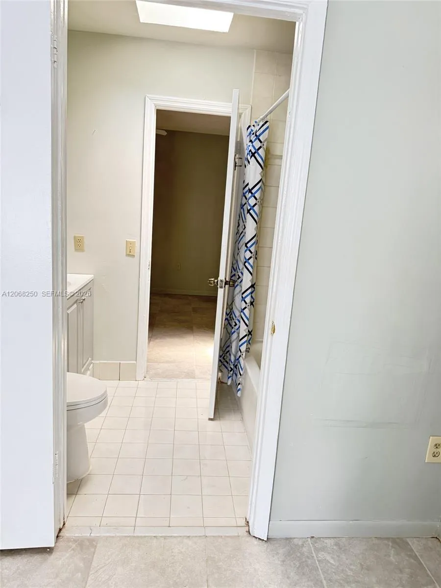 1701 W 42nd Pl #10 Hialeah, FL 33012