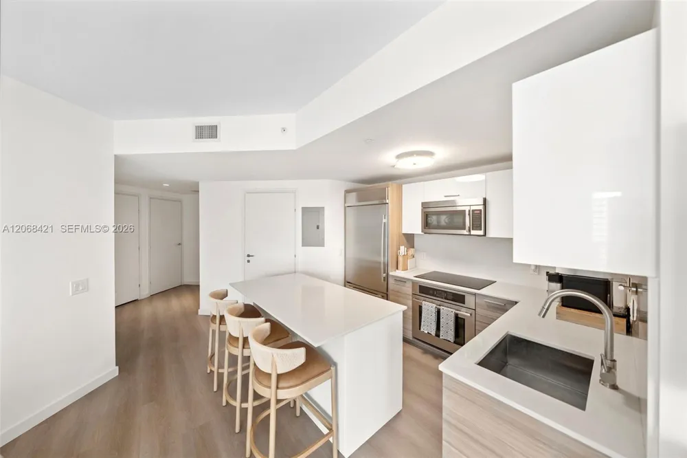 1300 Brickell Bay Dr #3501 Miami, FL 33131