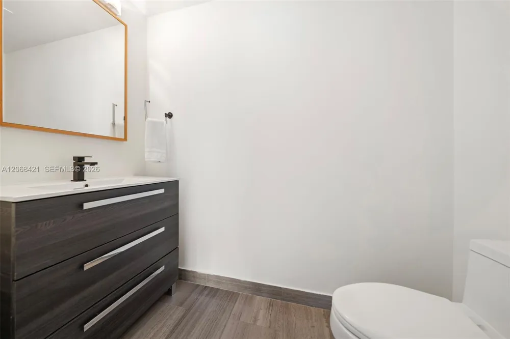 1300 Brickell Bay Dr #3501 Miami, FL 33131