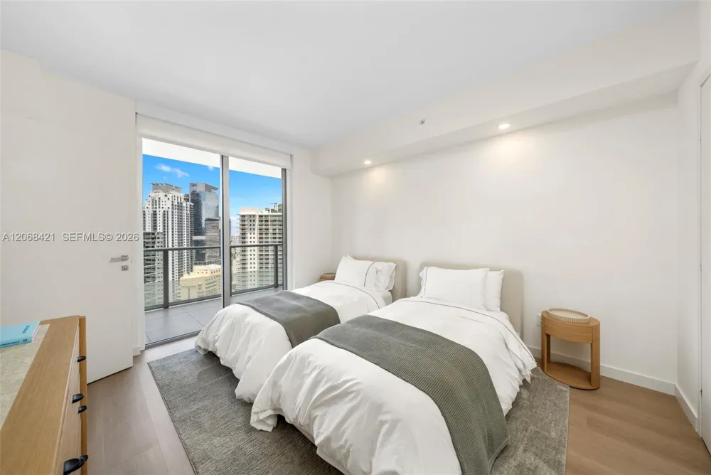 1300 Brickell Bay Dr #3501 Miami, FL 33131