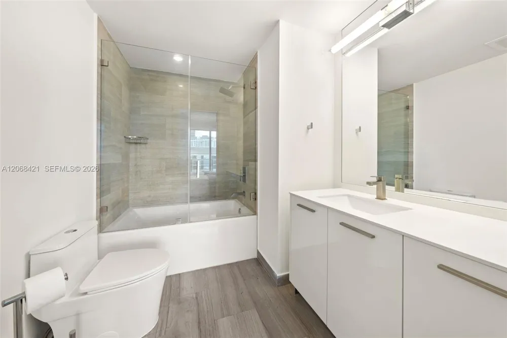 1300 Brickell Bay Dr #3501 Miami, FL 33131