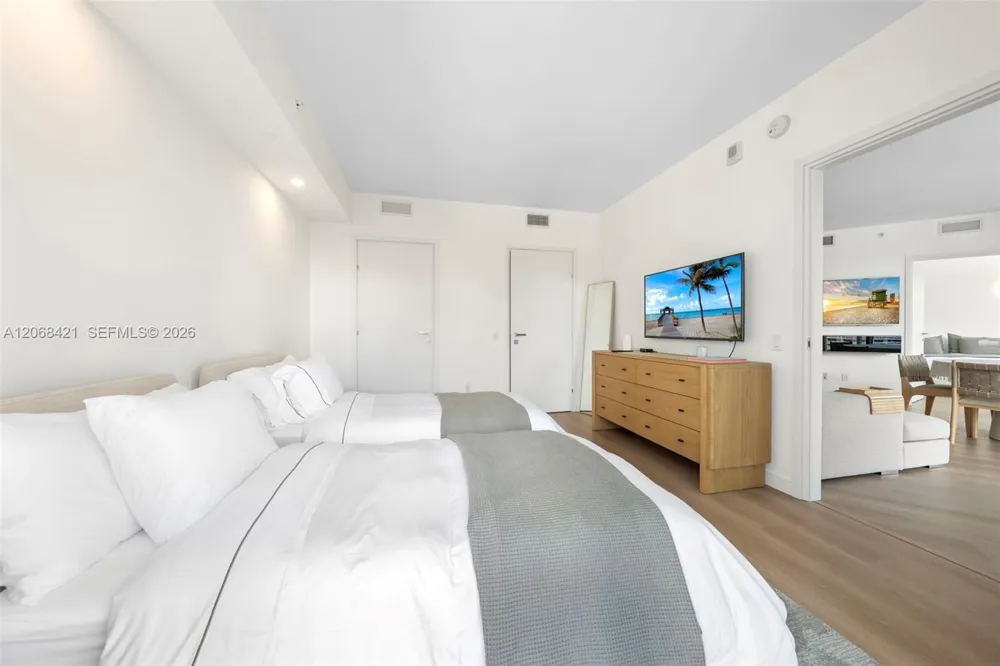 1300 Brickell Bay Dr #3501 Miami, FL 33131