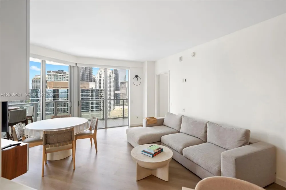 1300 Brickell Bay Dr #3501 Miami, FL 33131
