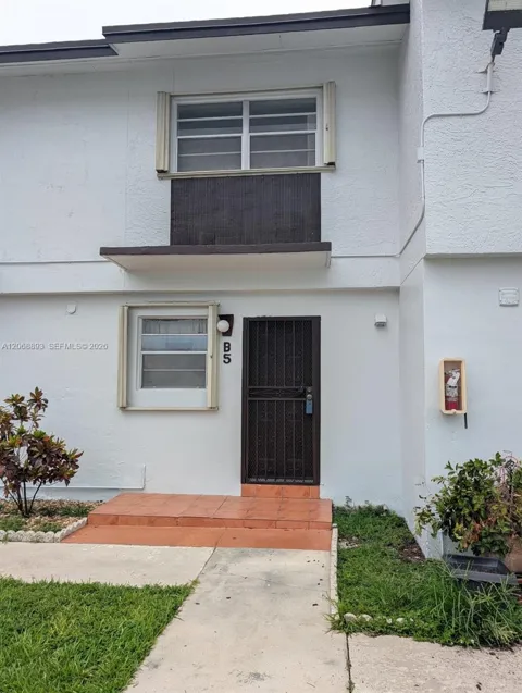 21 SW 109th Ave #B5
