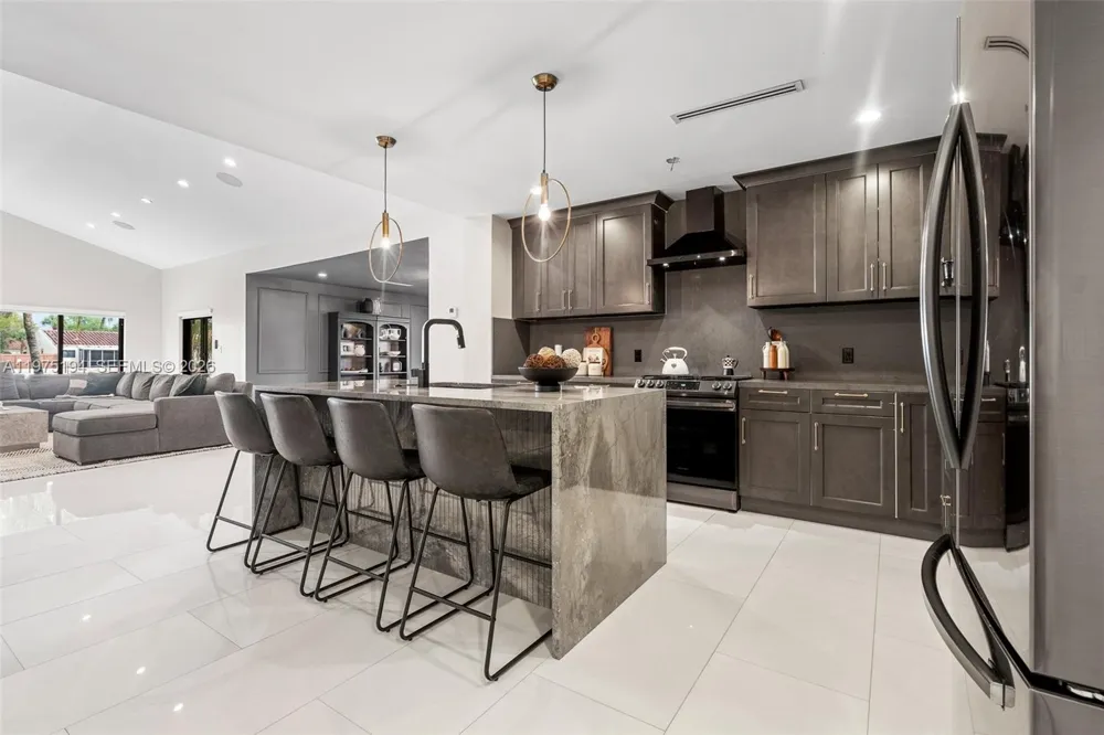 14412 Rosewood Rd Miami Lakes, FL 33014