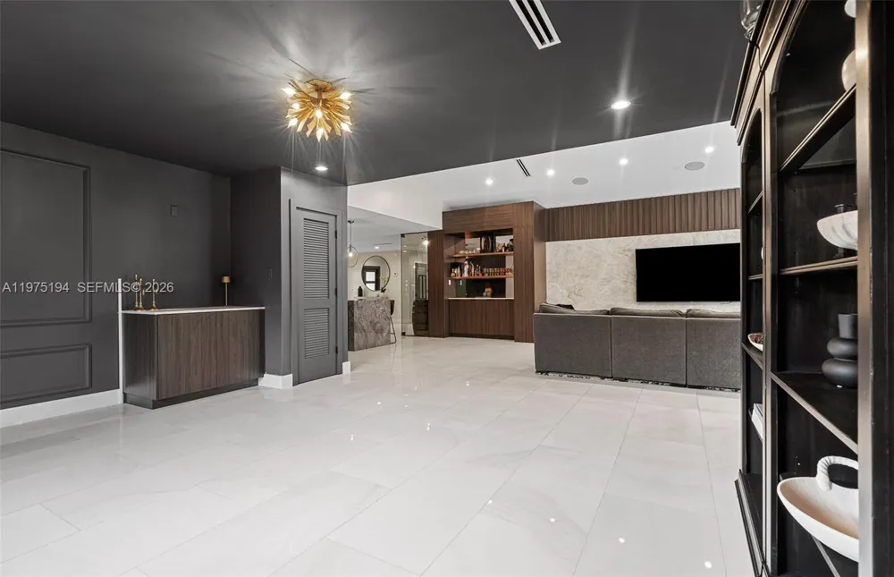 14412 Rosewood Rd Miami Lakes, FL 33014