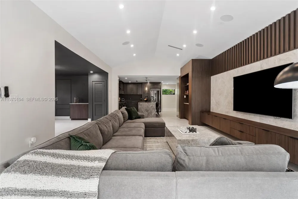 14412 Rosewood Rd Miami Lakes, FL 33014