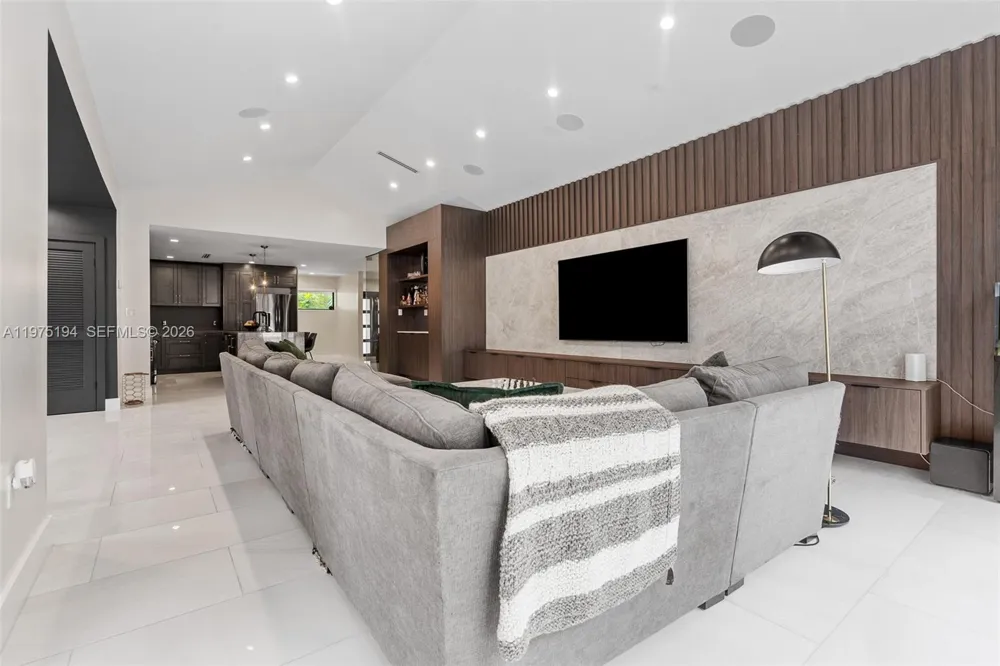 14412 Rosewood Rd Miami Lakes, FL 33014