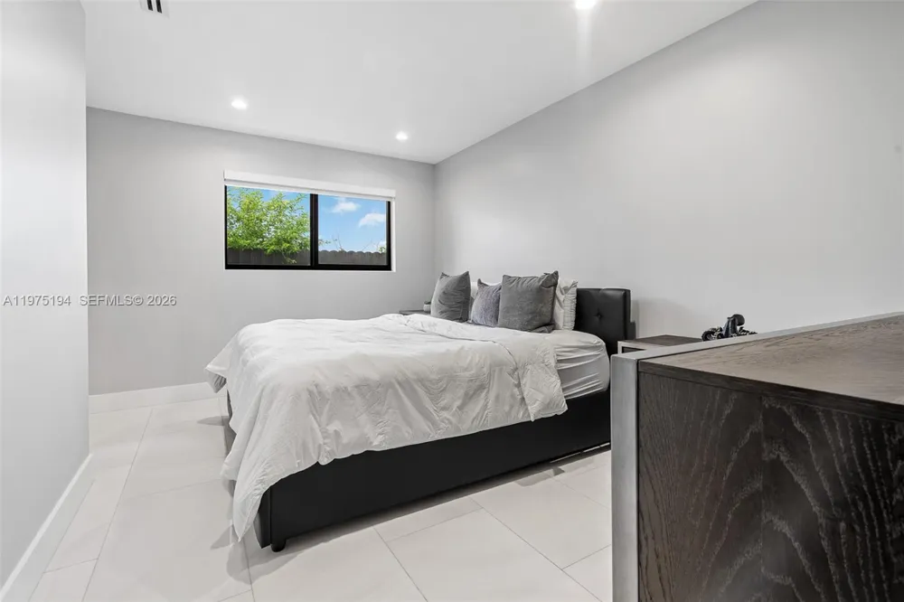 14412 Rosewood Rd Miami Lakes, FL 33014