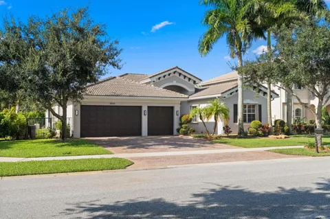 8844 STARHAVEN Cove