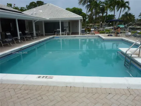 180 Cypress Club Dr #811