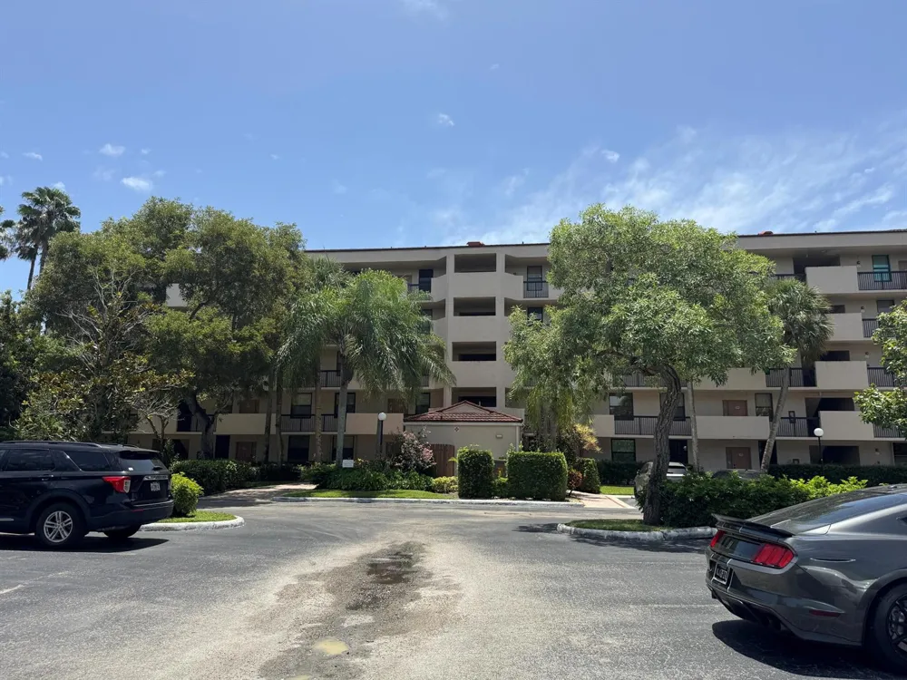 2766 S CARAMBOLA CIRCLE S #406 Coconut Creek, FL 33066