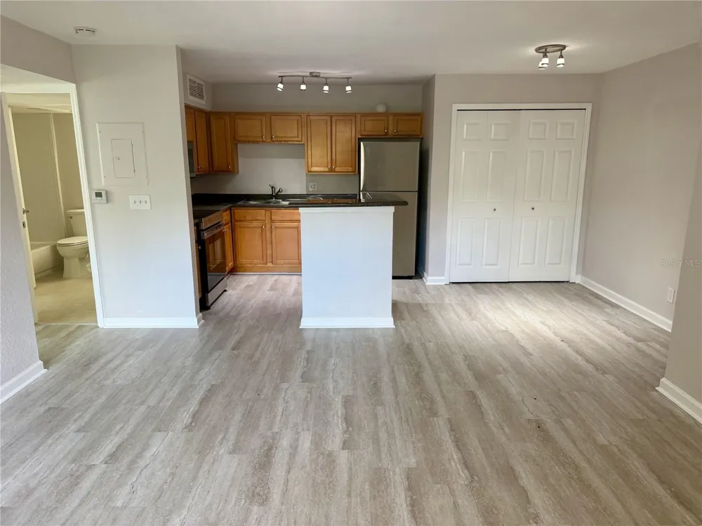 375 LAKE ONTARIO COURT #203 Altamonte Springs, FL 32701