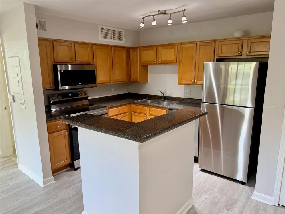 375 LAKE ONTARIO COURT #203 Altamonte Springs, FL 32701