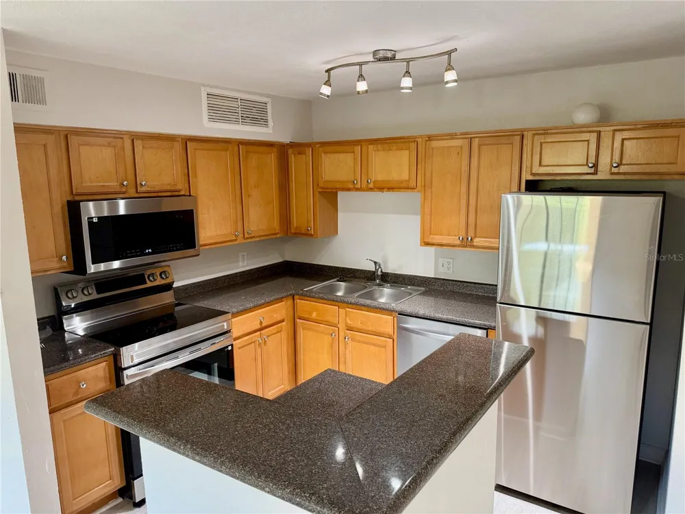 375 LAKE ONTARIO COURT #203 Altamonte Springs, FL 32701
