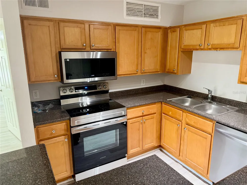 375 LAKE ONTARIO COURT #203 Altamonte Springs, FL 32701