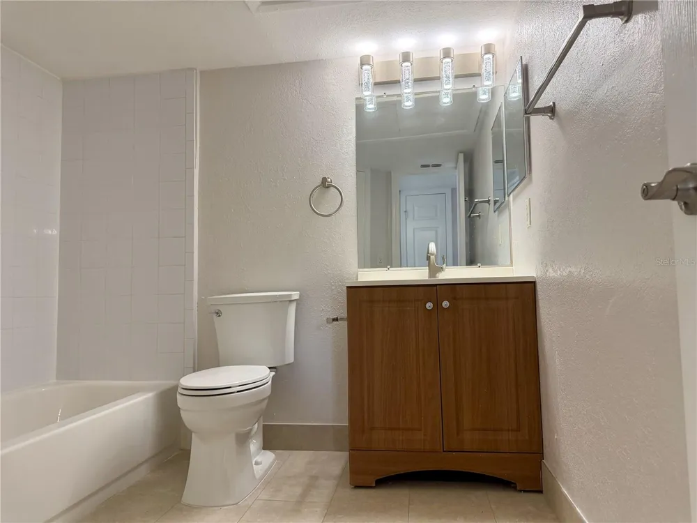 375 LAKE ONTARIO COURT #203 Altamonte Springs, FL 32701