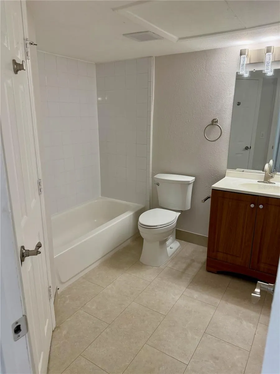 375 LAKE ONTARIO COURT #203 Altamonte Springs, FL 32701