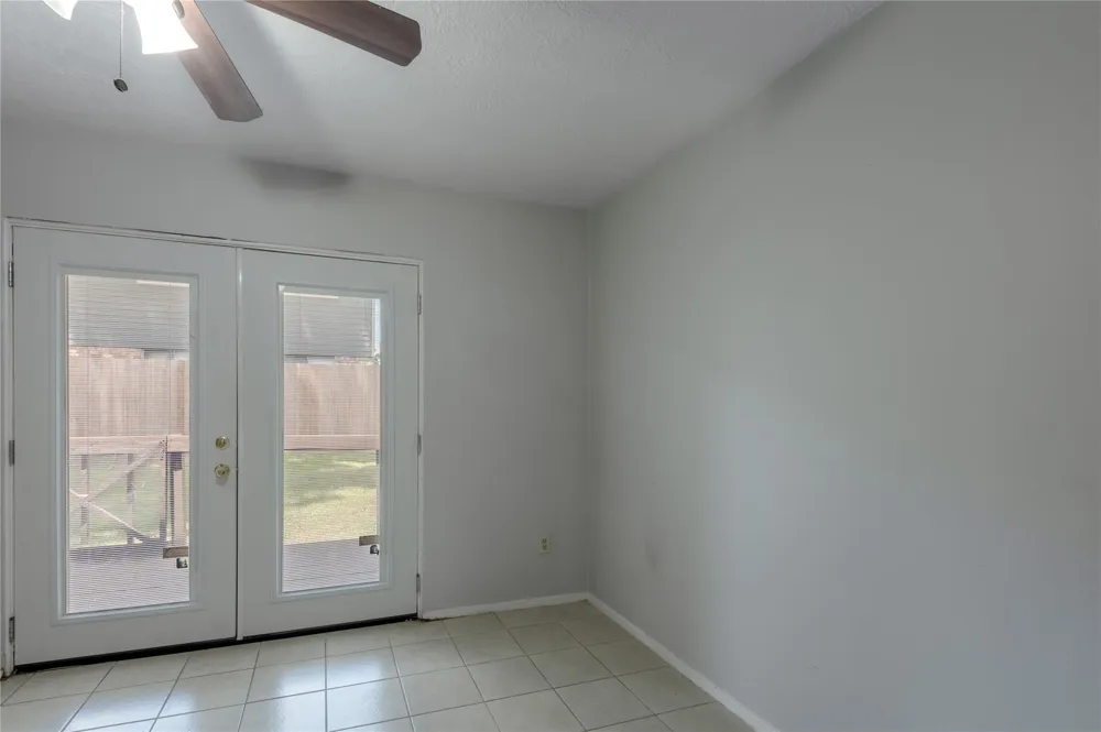 2521 Crosstimbers Street #B1 Huntsville, TX 77320