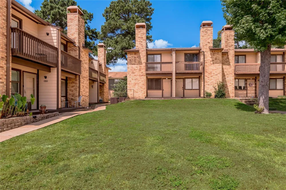 2521 Crosstimbers Street #B1 Huntsville, TX 77320