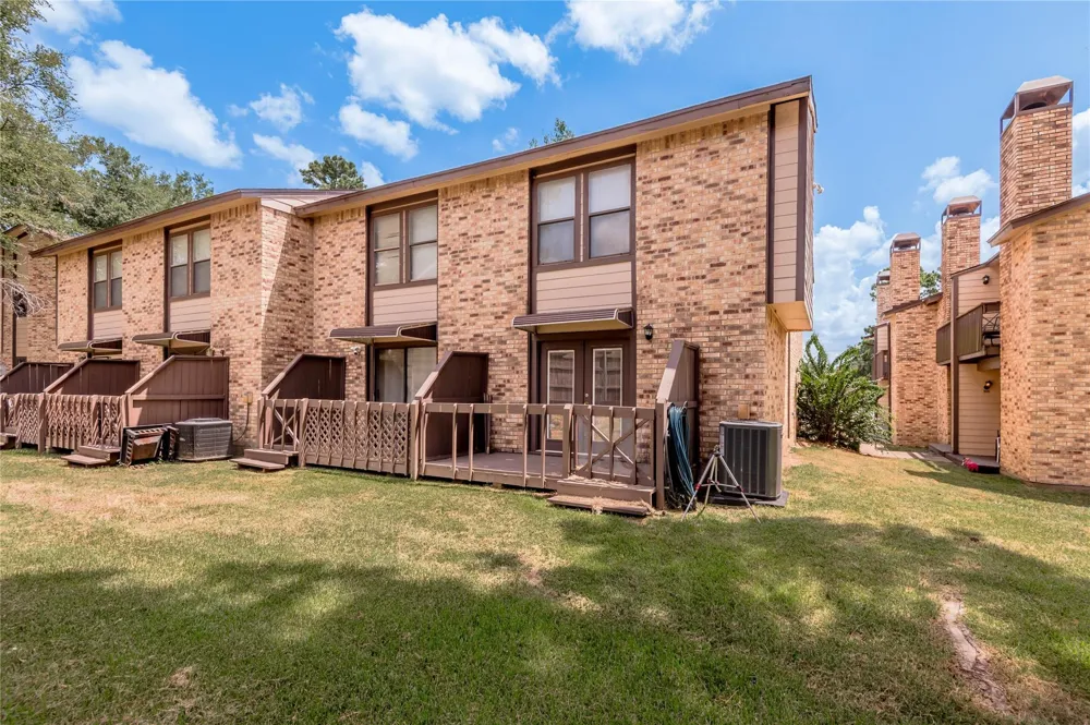 2521 Crosstimbers Street #B1 Huntsville, TX 77320