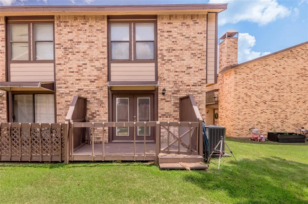 2521 Crosstimbers Street #B1 Huntsville, TX 77320