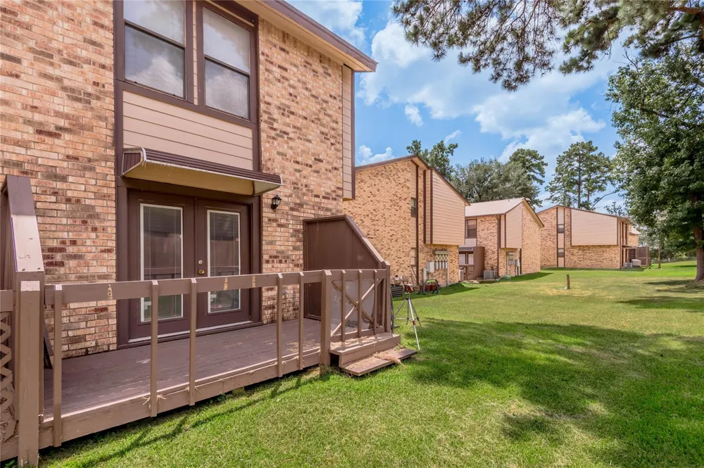 2521 Crosstimbers Street #B1 Huntsville, TX 77320