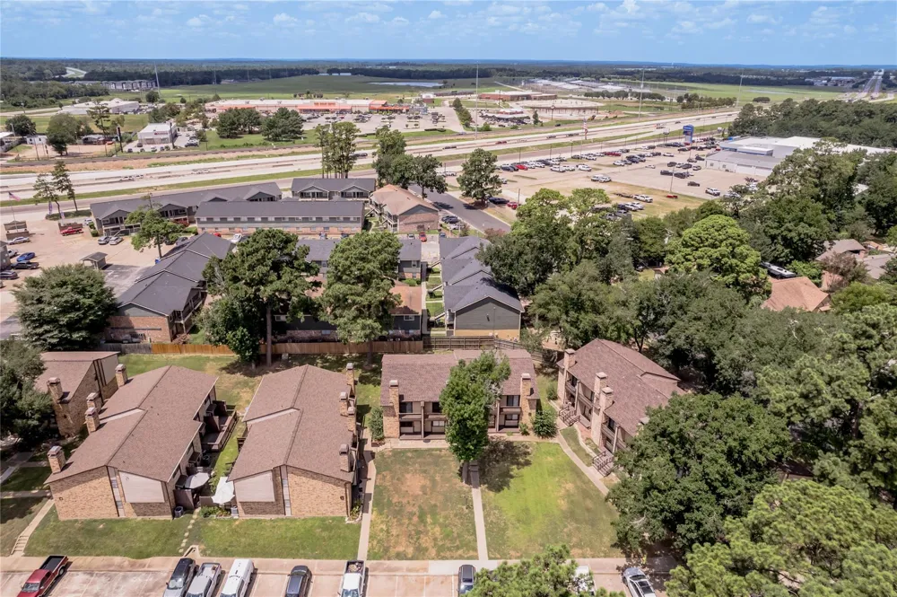 2521 Crosstimbers Street #B1 Huntsville, TX 77320