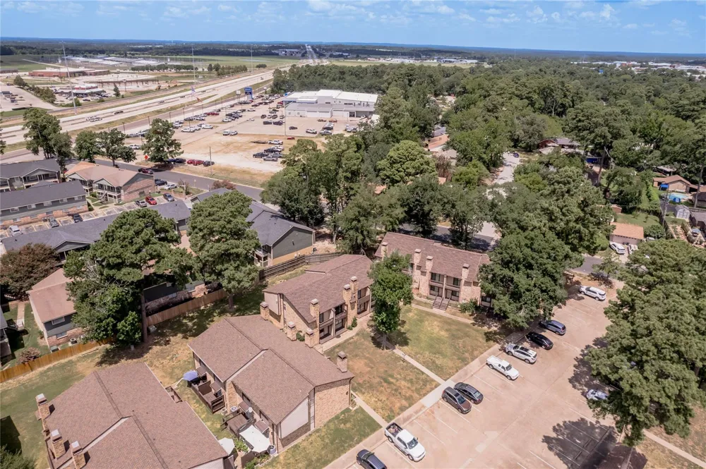 2521 Crosstimbers Street #B1 Huntsville, TX 77320