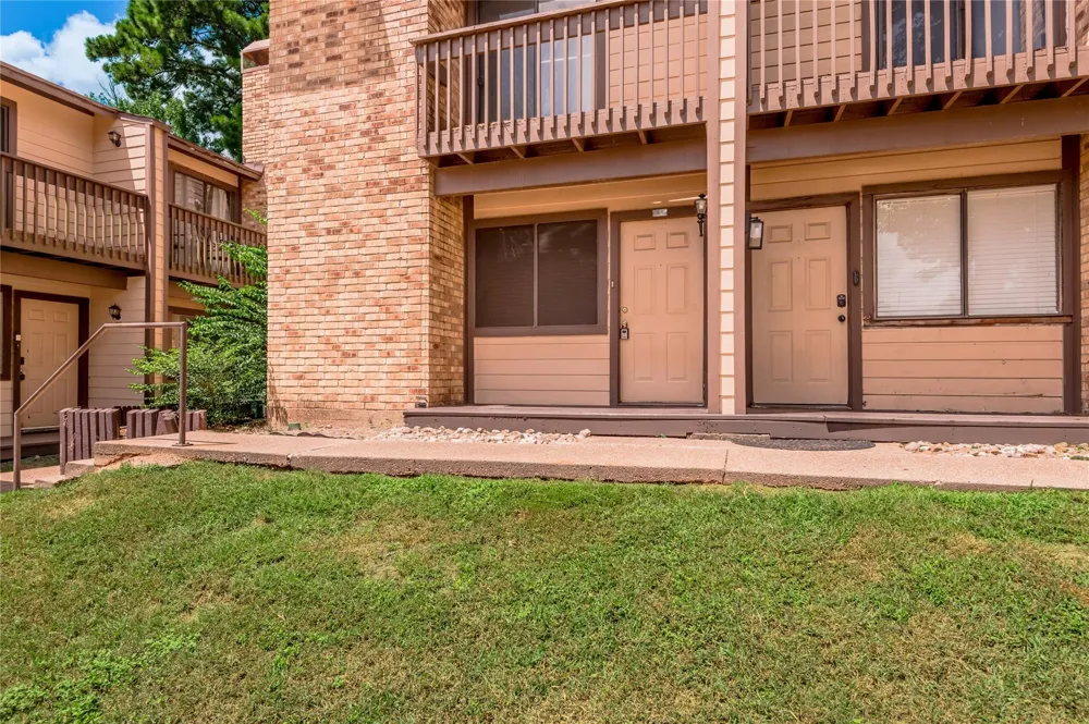 2521 Crosstimbers Street #B1 Huntsville, TX 77320